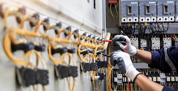Professional Electrician technician working in Smith Center, KS